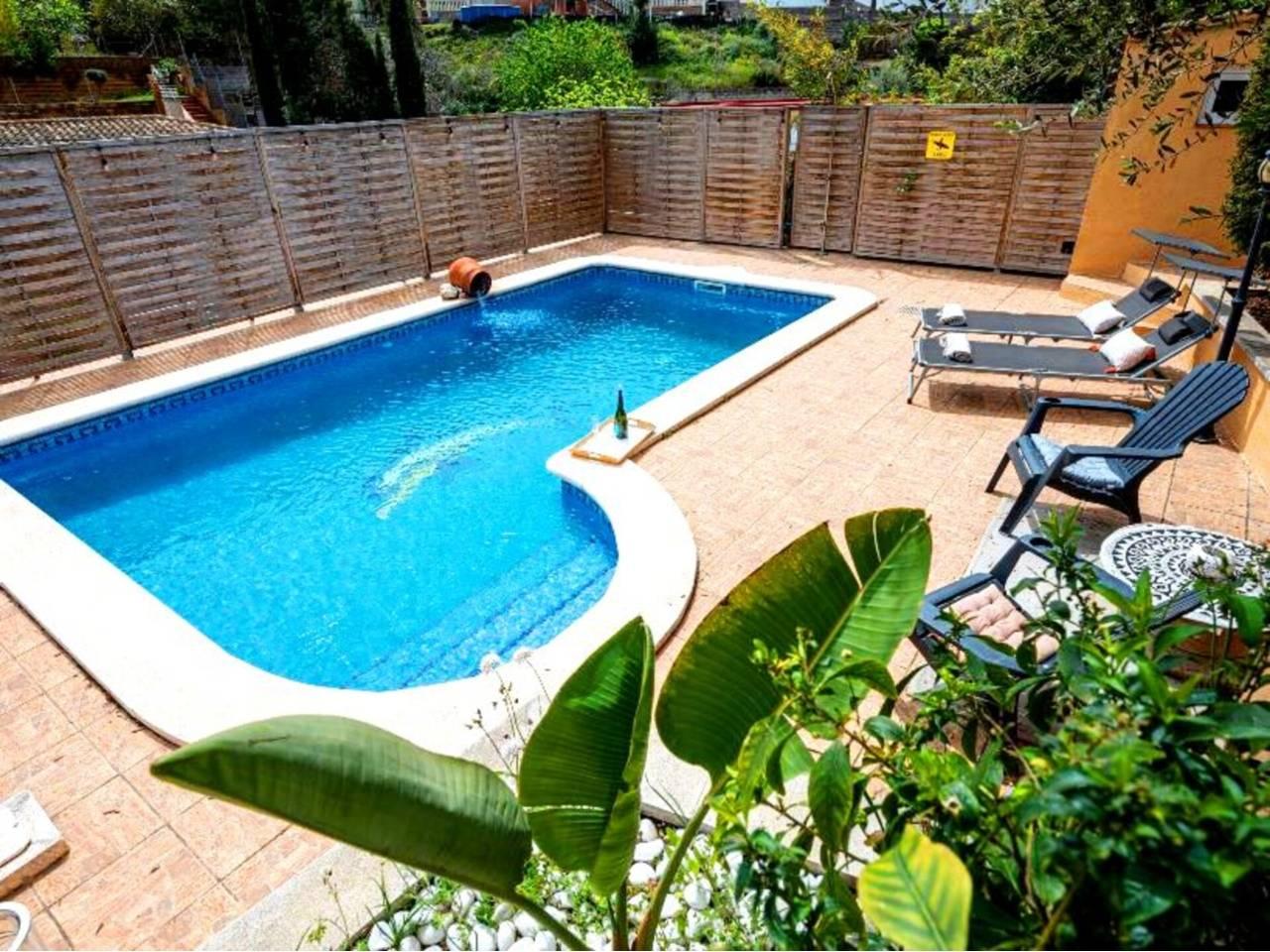 Casa Adosada de 3 Dormitorios en venta en Castellet i La Gornal
