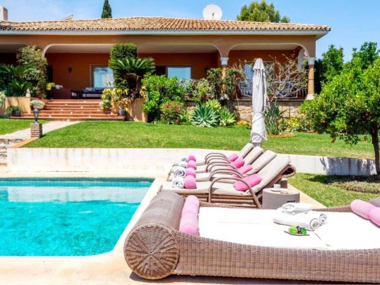 Casa Adosada de 4 Dormitorios en venta en Benahavís Pueblo