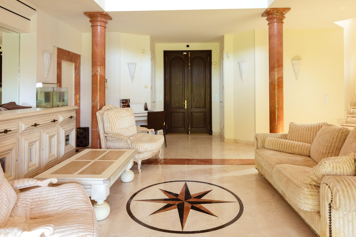 Casa de 4 Dormitorios en venta en Sierra Blanca, Marbella
