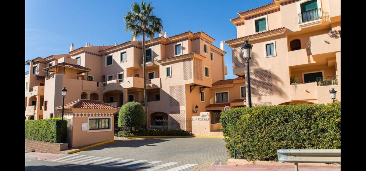 Ático de 3 Dormitorios y 3 Baños en venta en La Duquesa