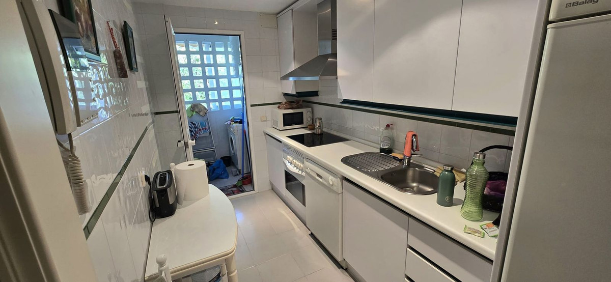 Piso de 2 Dormitorios y 2 Baños en venta en Milla de Oro, Marbella