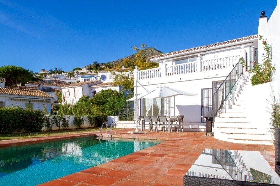 Casa de 5 Dormitorios y 3 Baños en venta en Arroyo de la Miel, Benalmádena