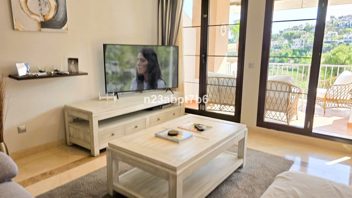 Piso de 3 Dormitorios y 2 Baños en venta en Los Arqueros, Benahavís