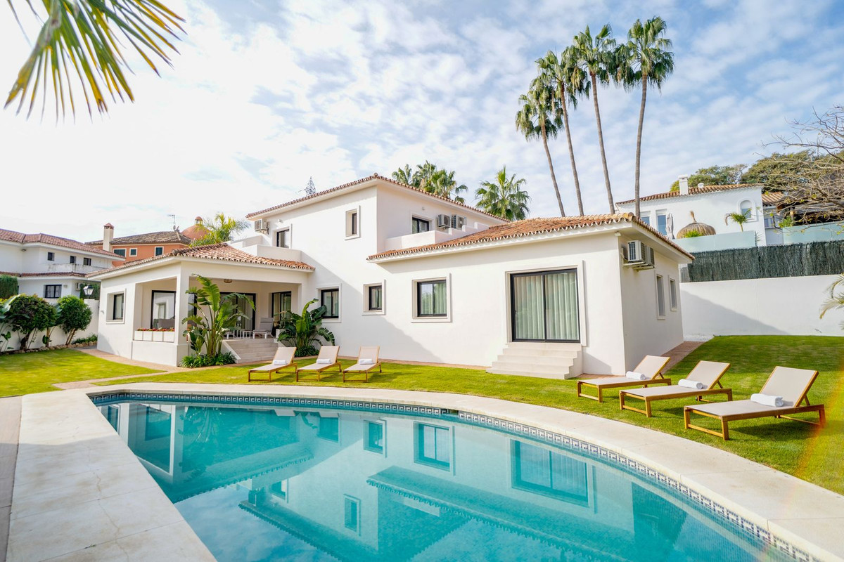 Casa de 6 Dormitorios en venta en Marbella