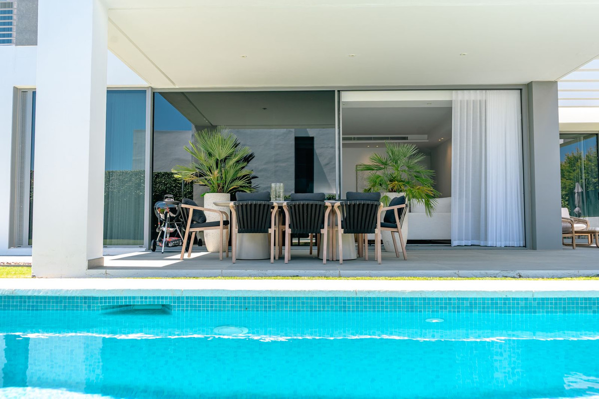 Casa de 4 Dormitorios en venta en Cancelada, Estepona