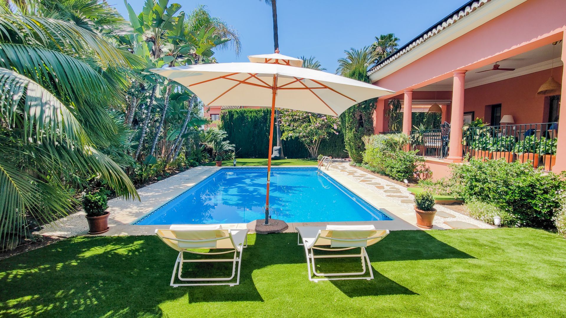 Casa de 5 Dormitorios en venta en Milla de Oro, Marbella