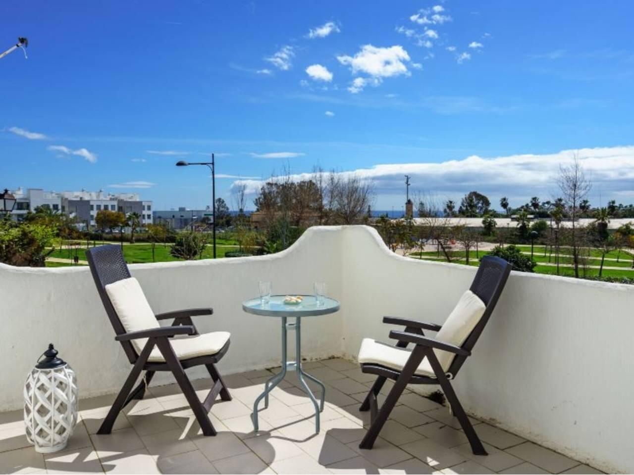 4 спални - Редова къща за продажба в La Alqueria, Estepona