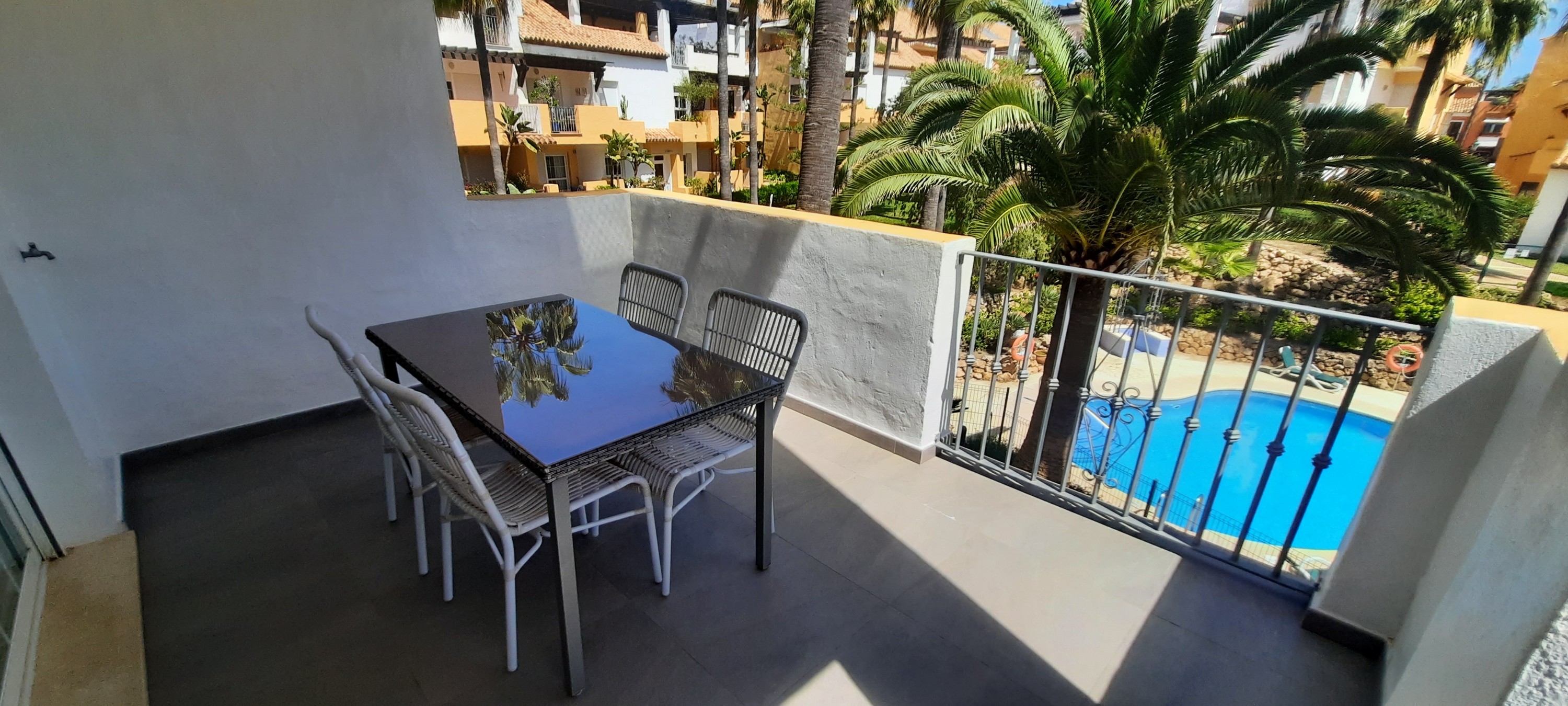 Piso de 3 Dormitorios y 2 Baños en venta en Bahía de Marbella