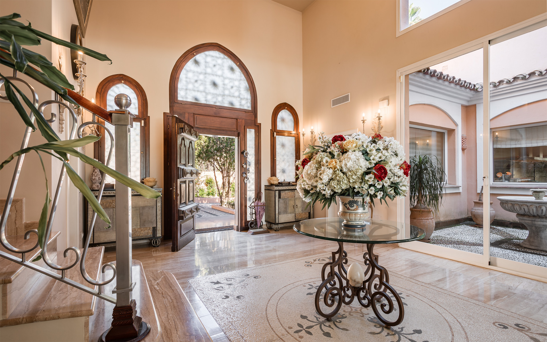 Casa de 8 Dormitorios y 10 Baños en venta en Estepona