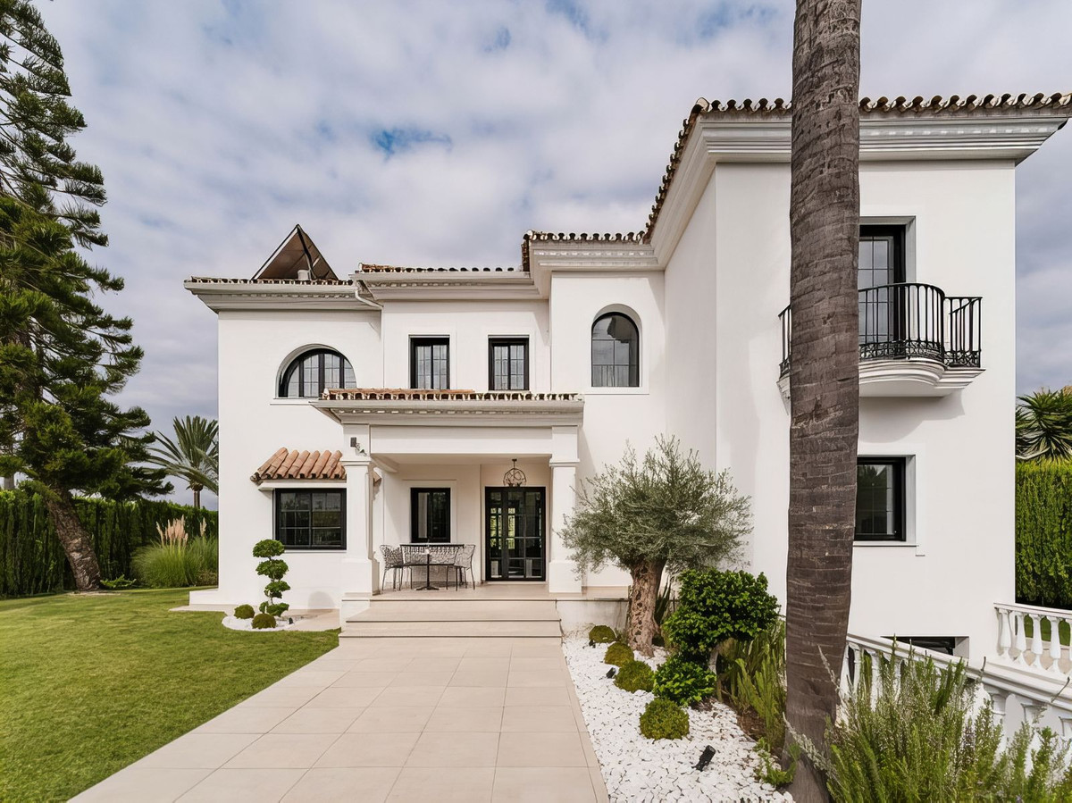 Casa de 6 Dormitorios en alquiler vacacional en Atalaya, Estepona