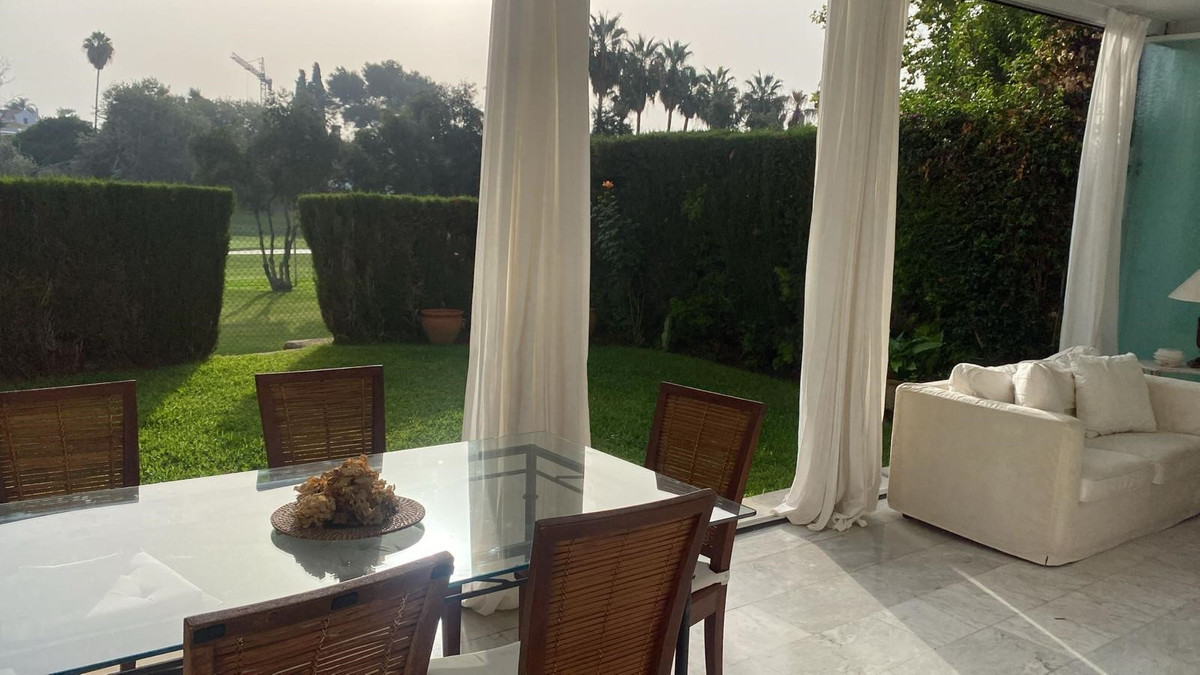 Piso de 3 Dormitorios y 3 Baños en alquiler en Guadalmina Baja, San Pedro de Alcántara