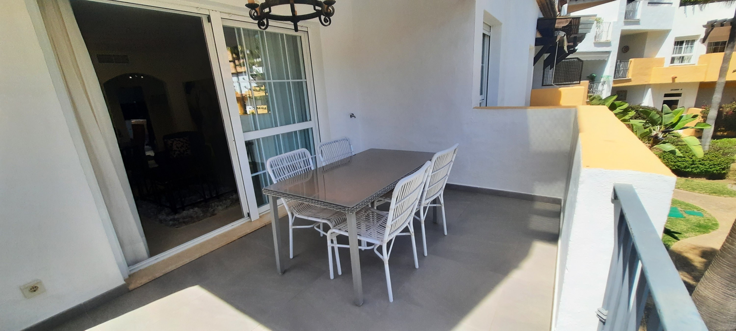 Piso de 3 Dormitorios y 2 Baños en venta en Bahía de Marbella