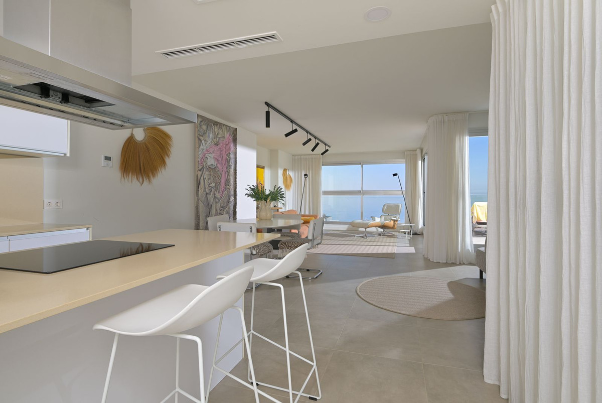 3 Bed - Penthouse for Sale in Torrequebrada, Benalmadena