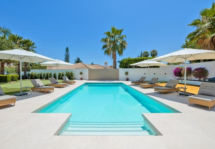 Casa de 6 Dormitorios en venta en Nueva Andalucía, Marbella