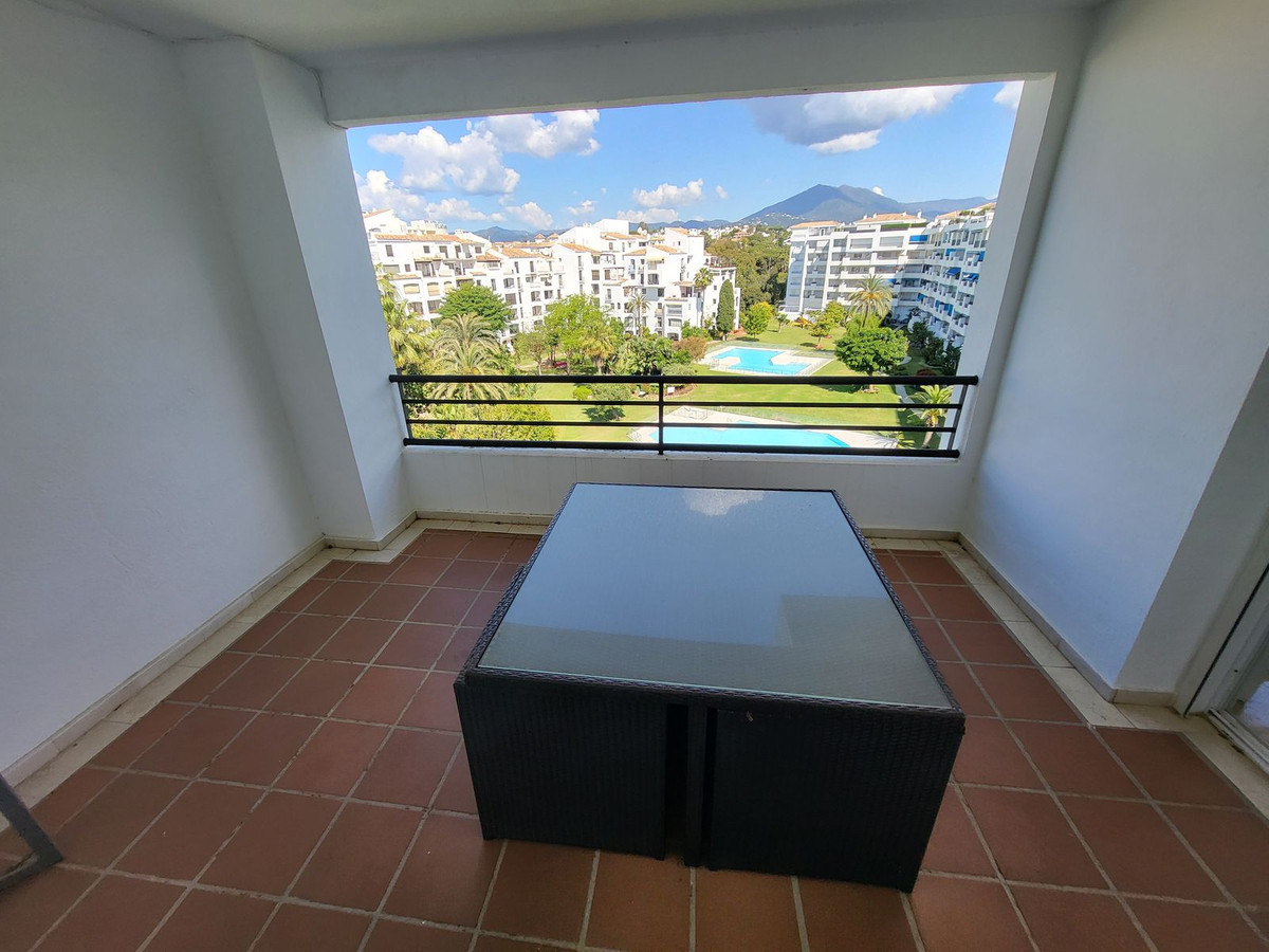 Ático de 4 Dormitorios y 4 Baños en venta en Puerto Banús