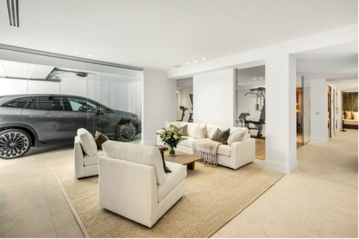 Casa de 5 Dormitorios y 8 Baños en venta en Nueva Andalucía, Marbella