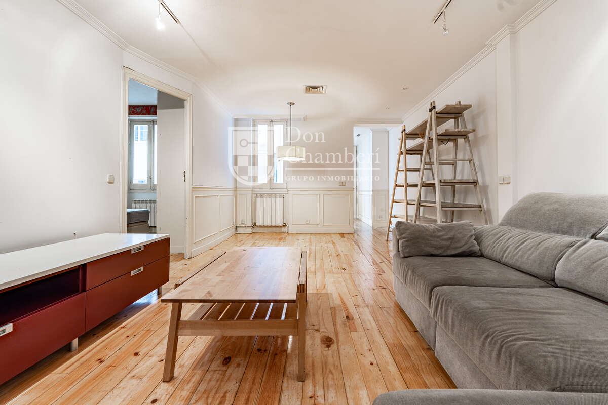 Piso de 2 Dormitorios y 1 Baño en venta en Chamberí, Madrid