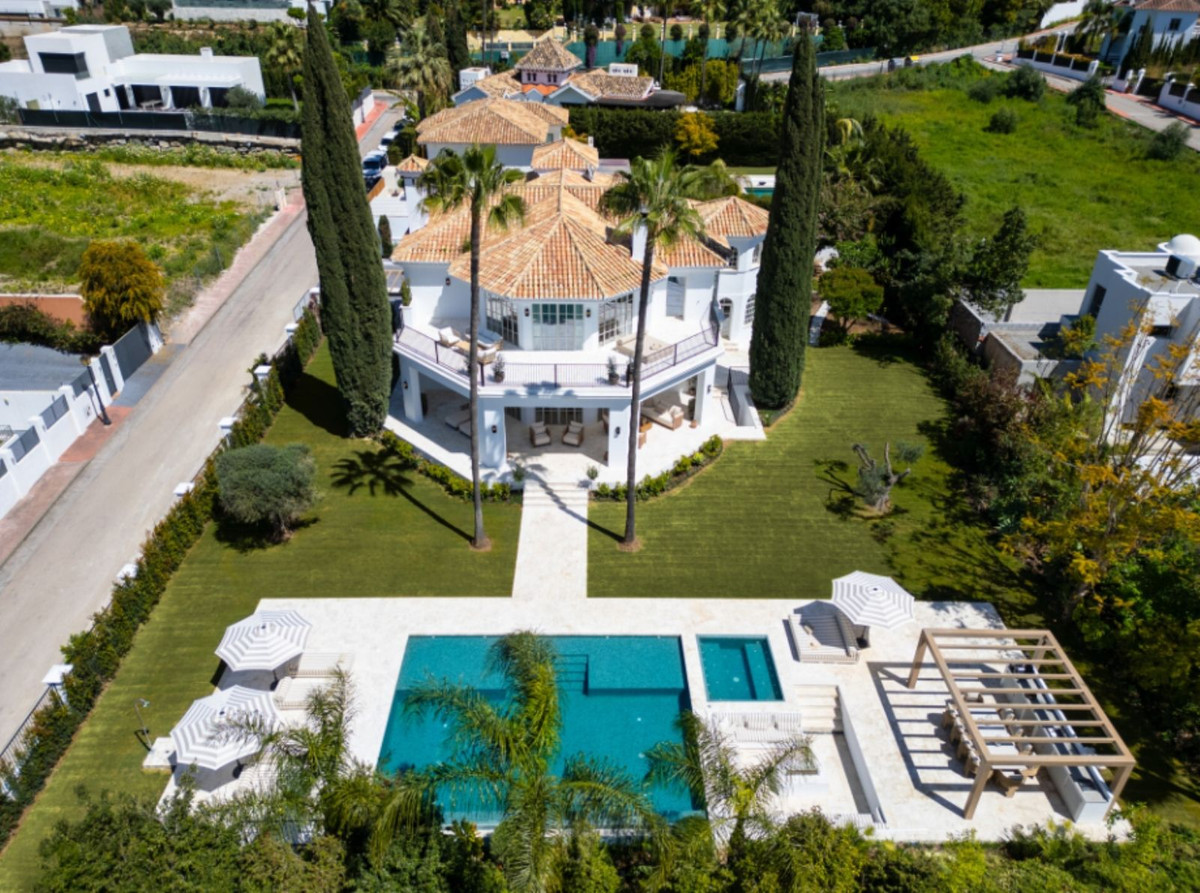 Casa de 5 Dormitorios y 8 Baños en venta en Nueva Andalucía, Marbella
