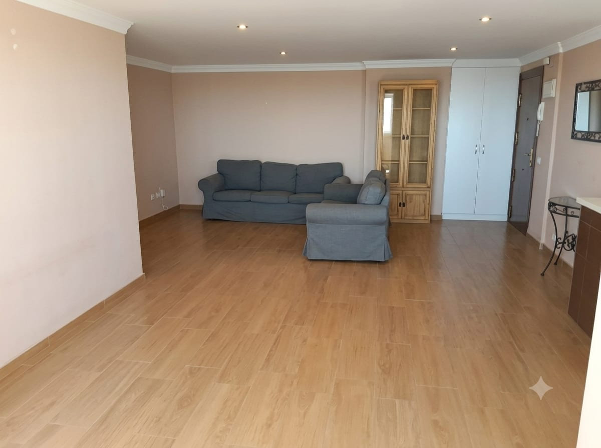 Piso de 3 Dormitorios y 2 Baños en venta en San Pedro de Alcántara