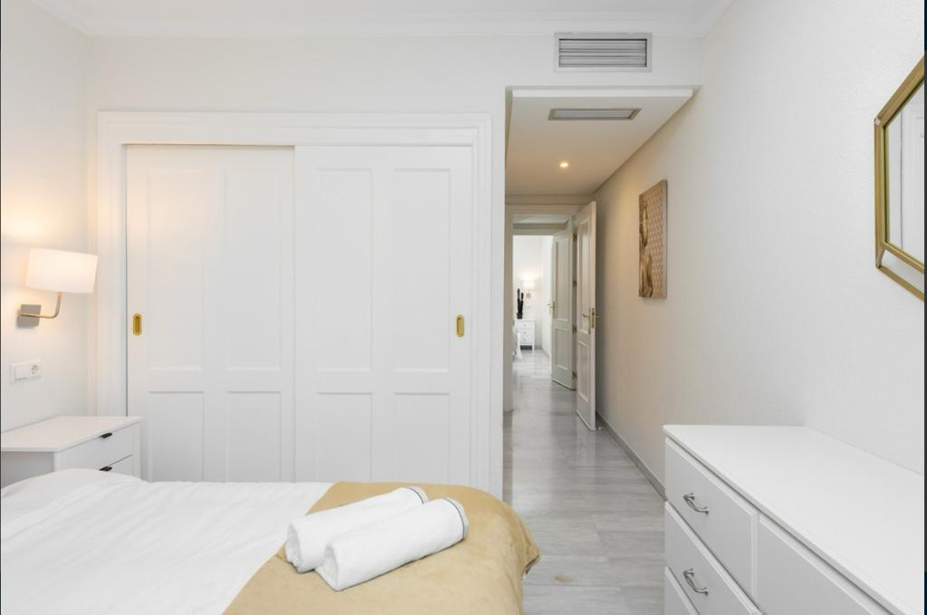 Piso de 2 Dormitorios en venta en Puerto Banús, Marbella