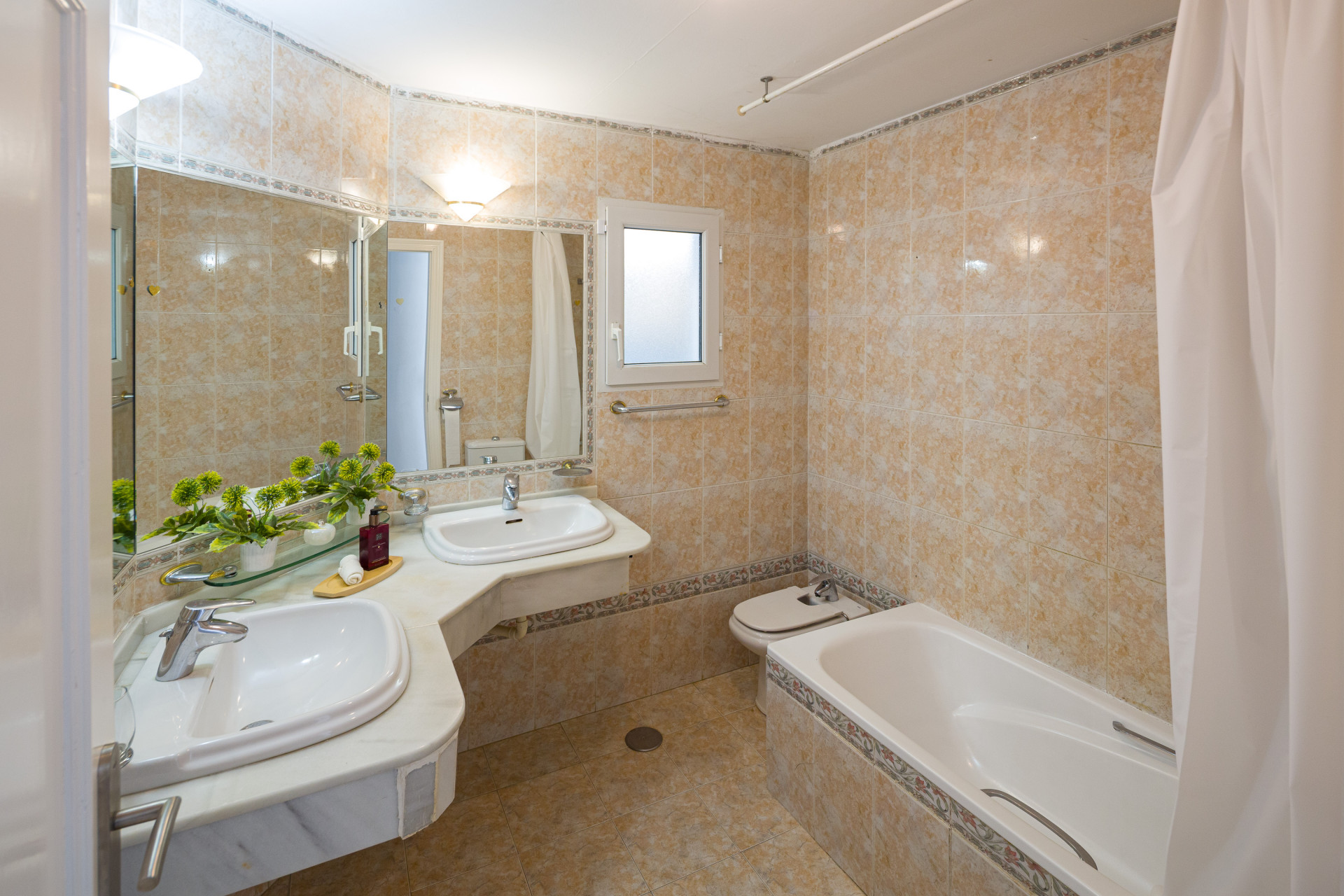 3 Slaapk. - Villa te koop in Las Chapas, Marbella