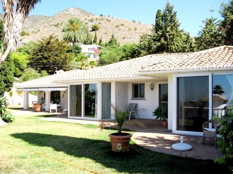 Casa de 3 Dormitorios en venta en Arroyo de la Miel, Benalmádena