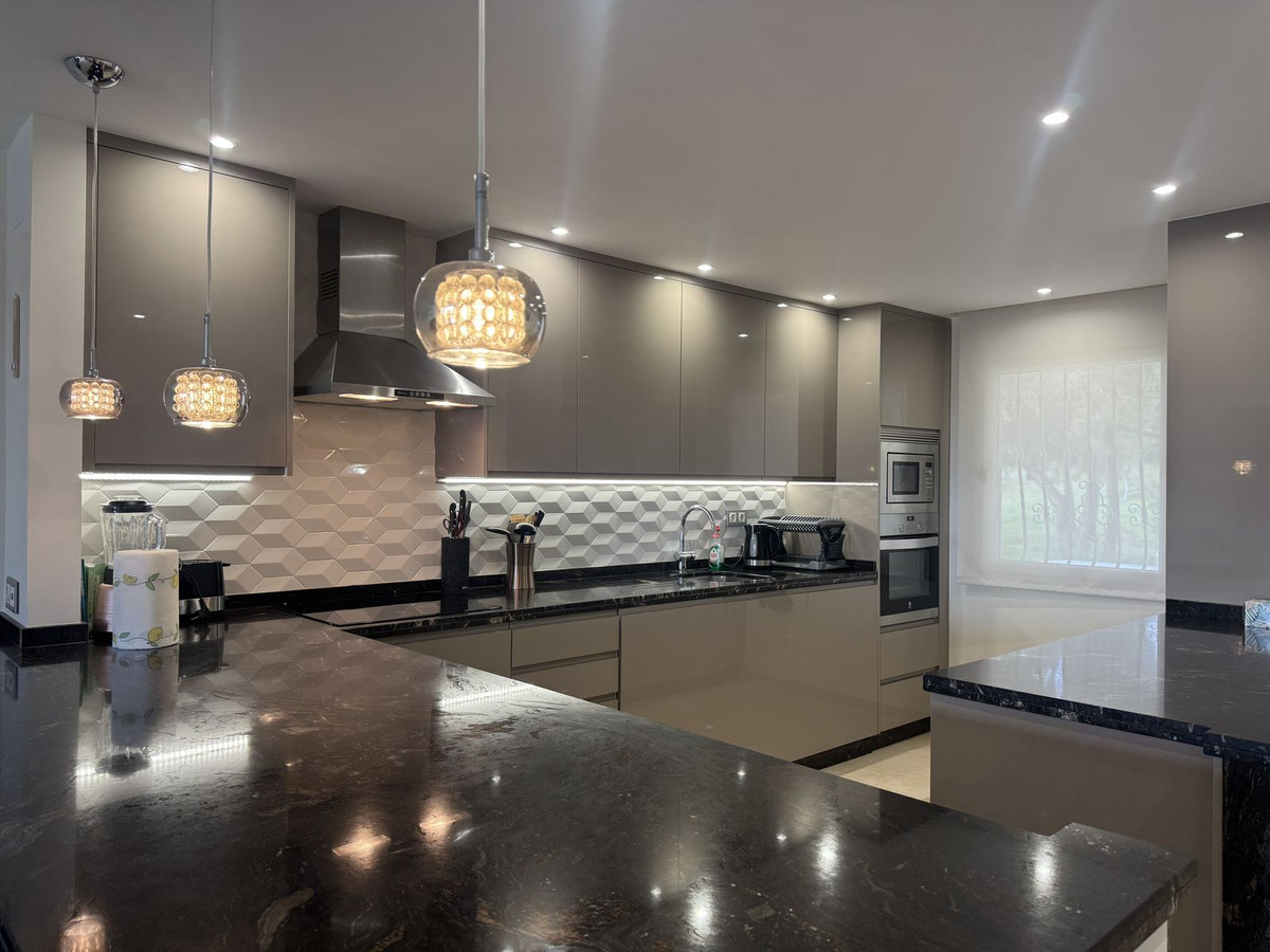 2 Slaapk. - Appartement te huur in Atalaya, Estepona