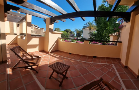 Ático de 4 Dormitorios y 5 Baños en alquiler en Nagüeles, Marbella