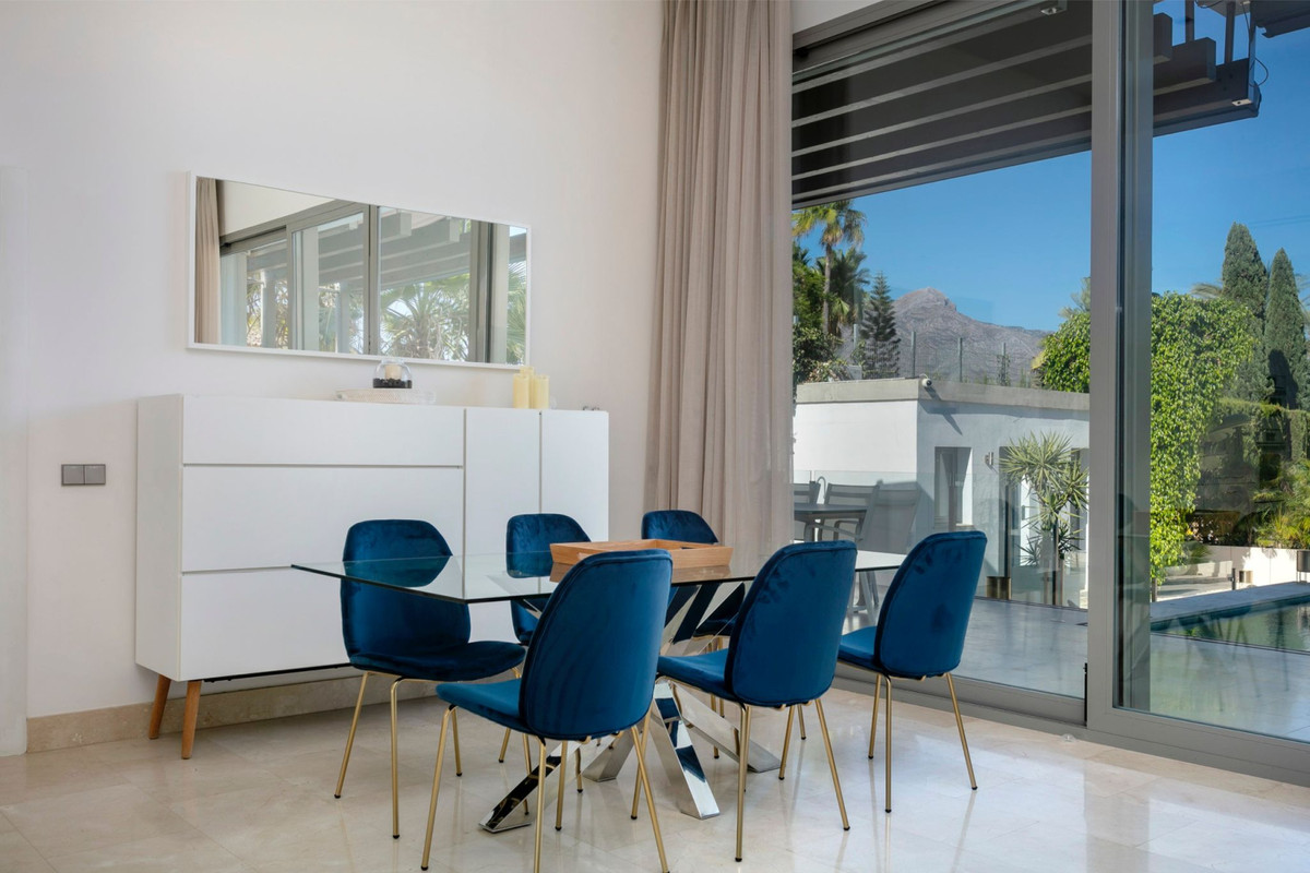 Casa de 5 Dormitorios y 4 Baños en venta en Benahavís