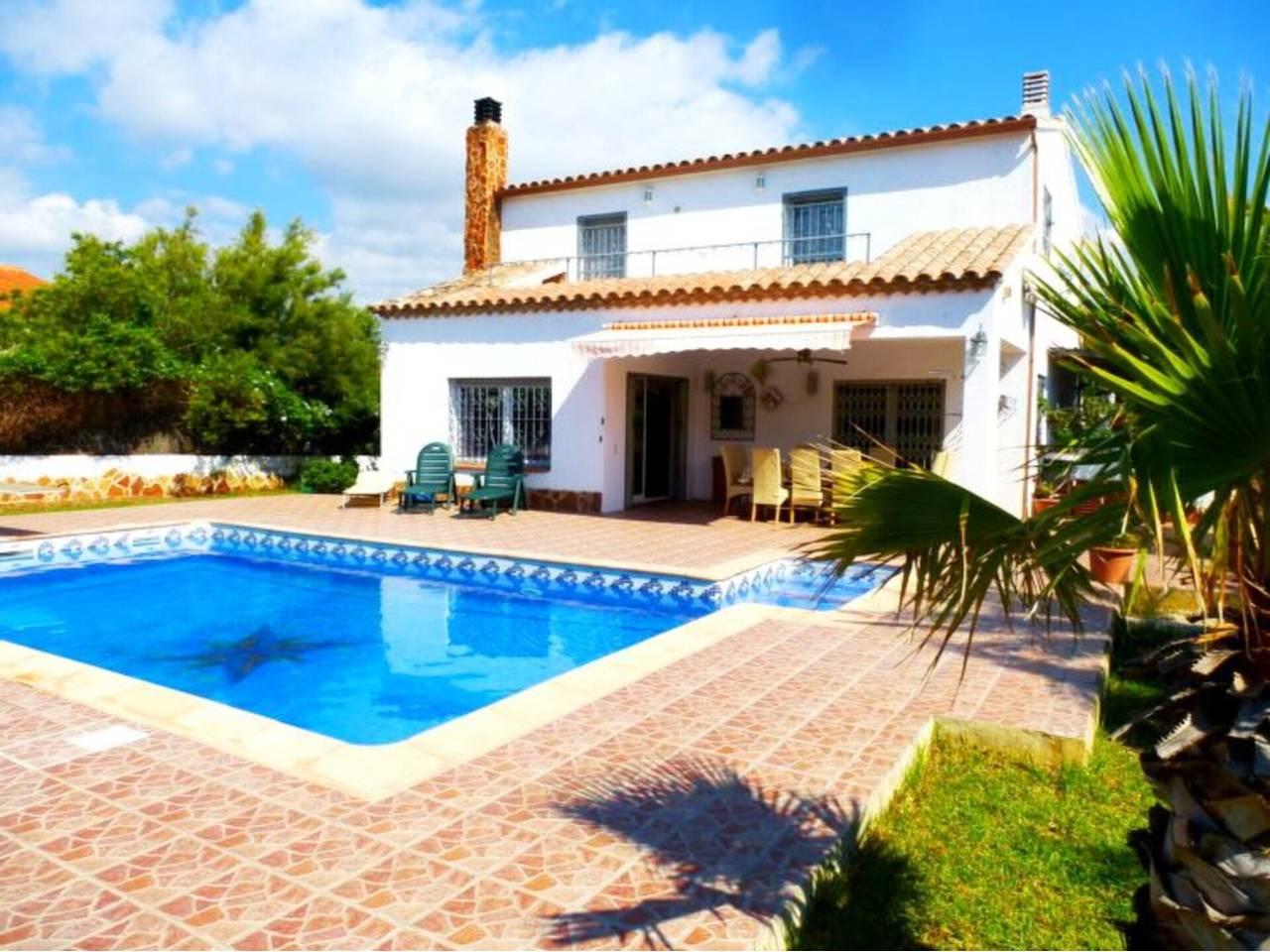 Casa Adosada de 5 Dormitorios en venta en L'Ametlla de Mar