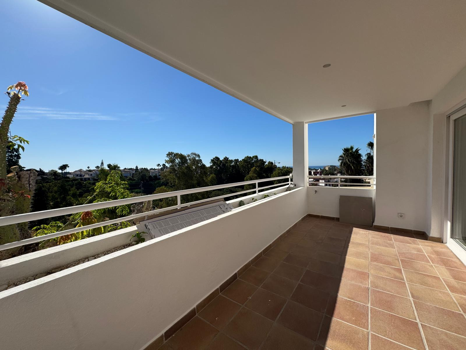 Piso de 2 Dormitorios y 2 Baños en venta en Estepona