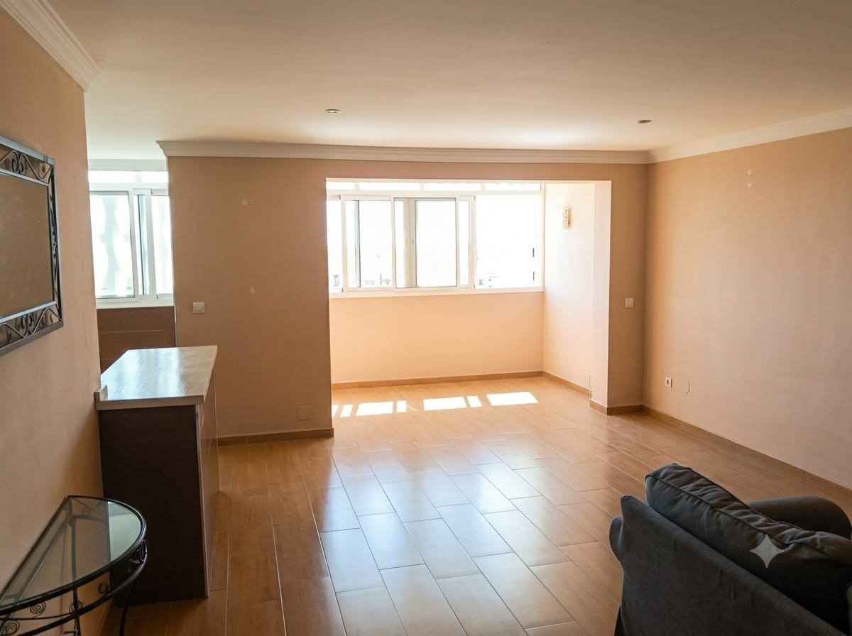 Piso de 3 Dormitorios y 2 Baños en venta en San Pedro de Alcántara