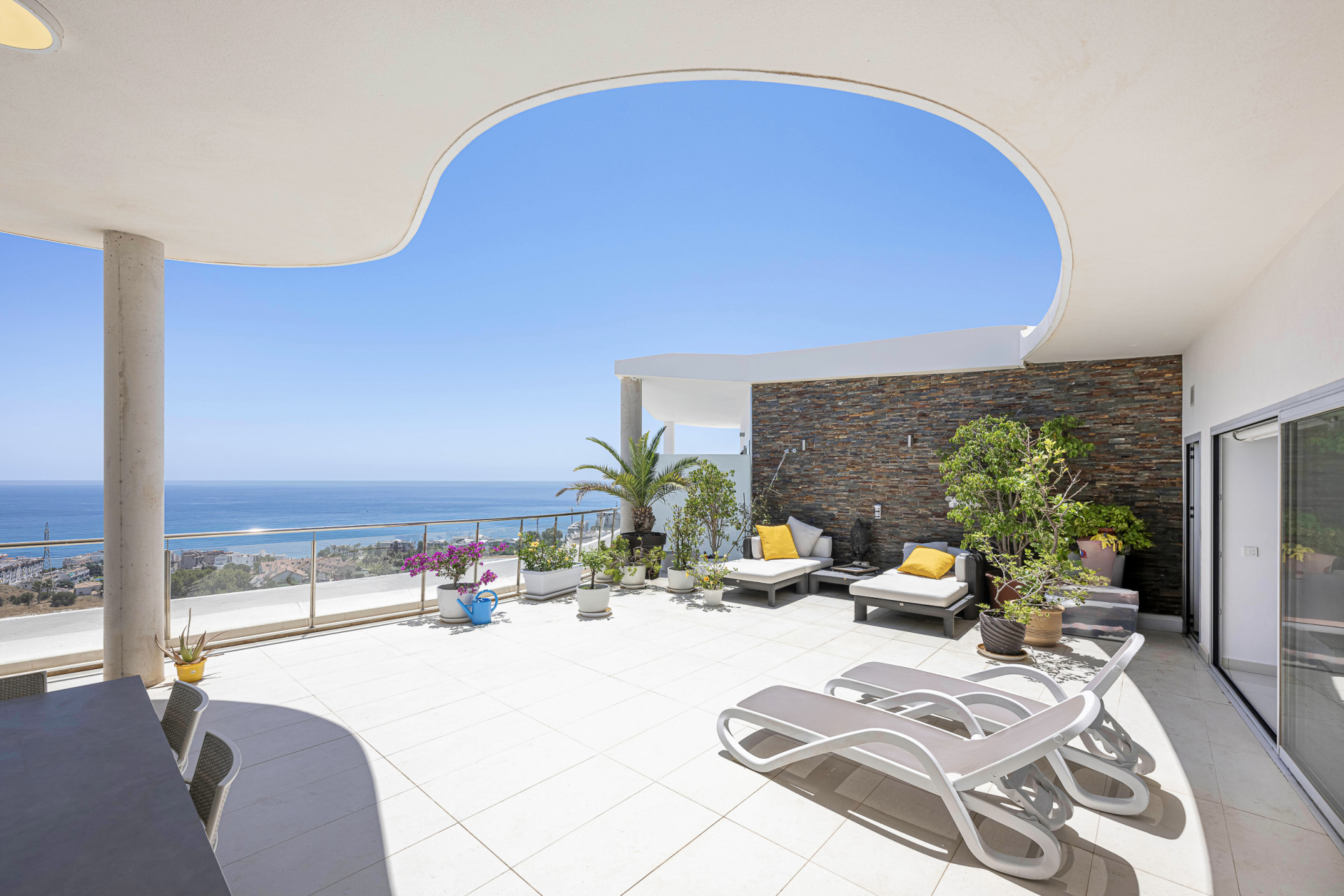 Ático de 3 Dormitorios y 2 Baños en venta en Benalmádena