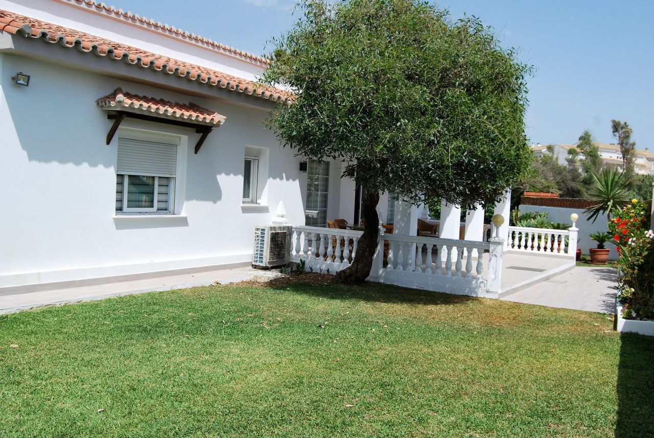 3 Bed - Villa for Sale in Cabopino, Marbella