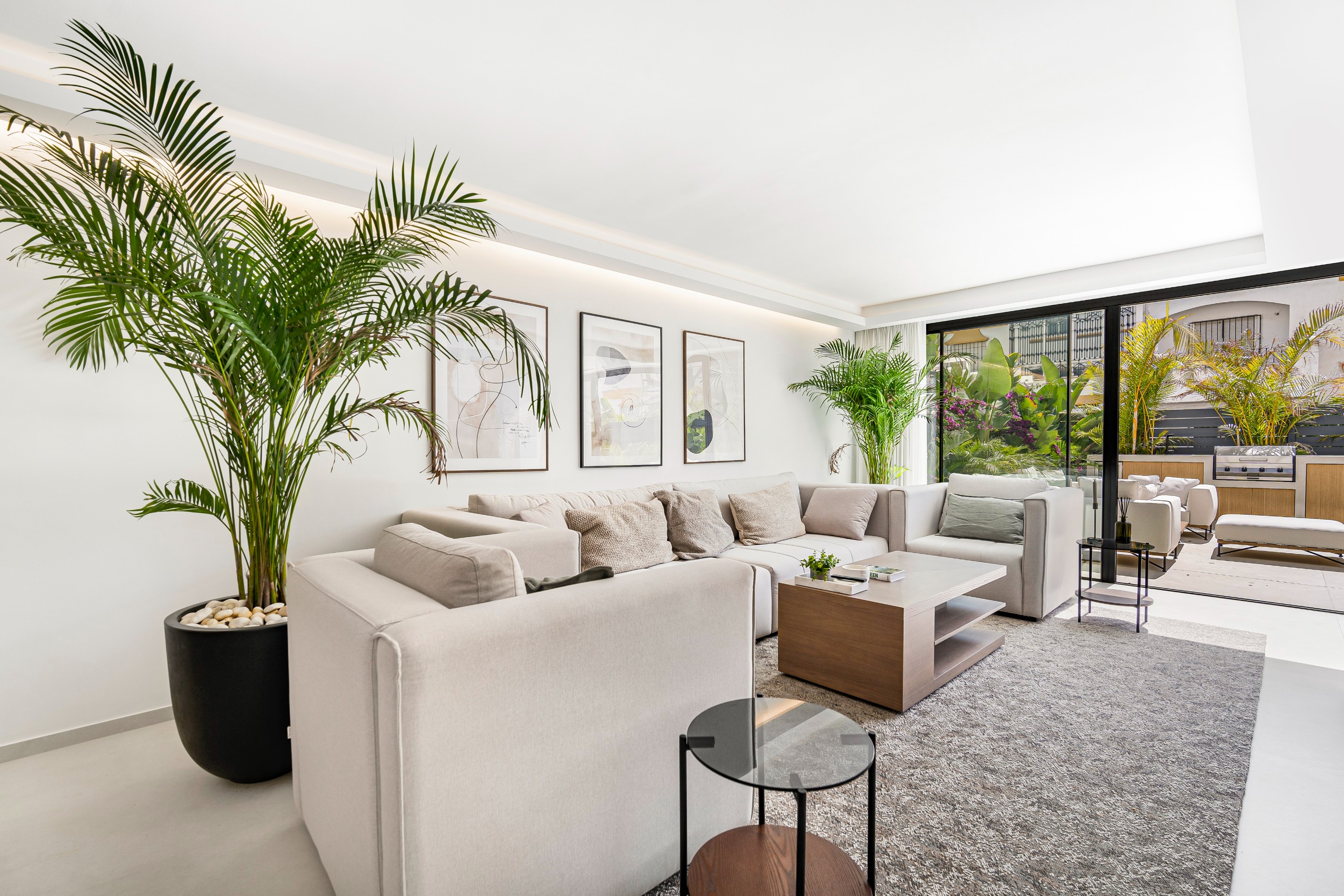 Casa Adosada de 5 Dormitorios en venta en Milla de Oro, Marbella
