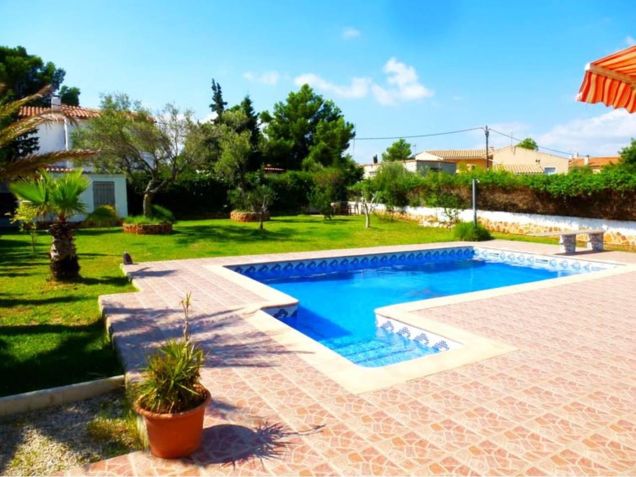 Casa Adosada de 5 Dormitorios en venta en L'Ametlla de Mar