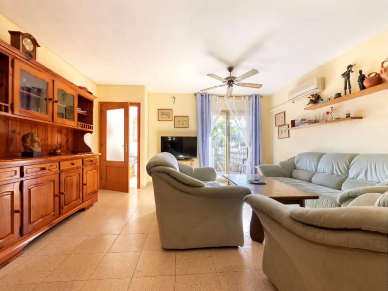 Casa Adosada de 3 Dormitorios y 2 Baños en venta en Torredembarra