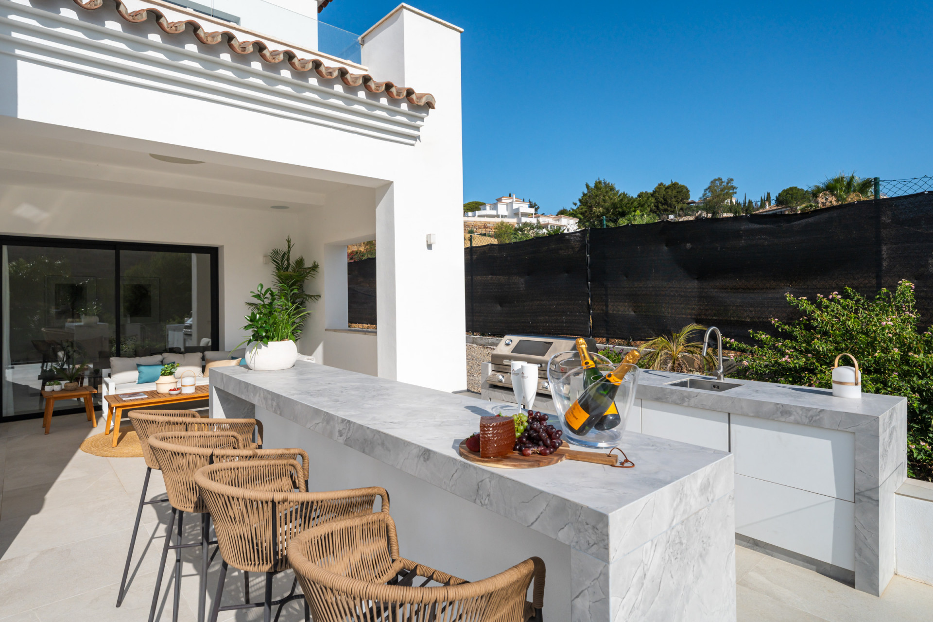 Casa de 5 Dormitorios y 6 Baños en venta en Elviria, Marbella