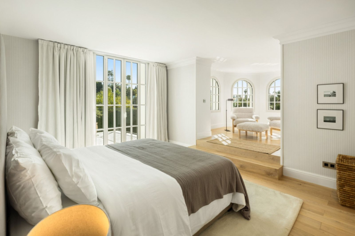 Casa de 5 Dormitorios y 8 Baños en venta en Nueva Andalucía, Marbella