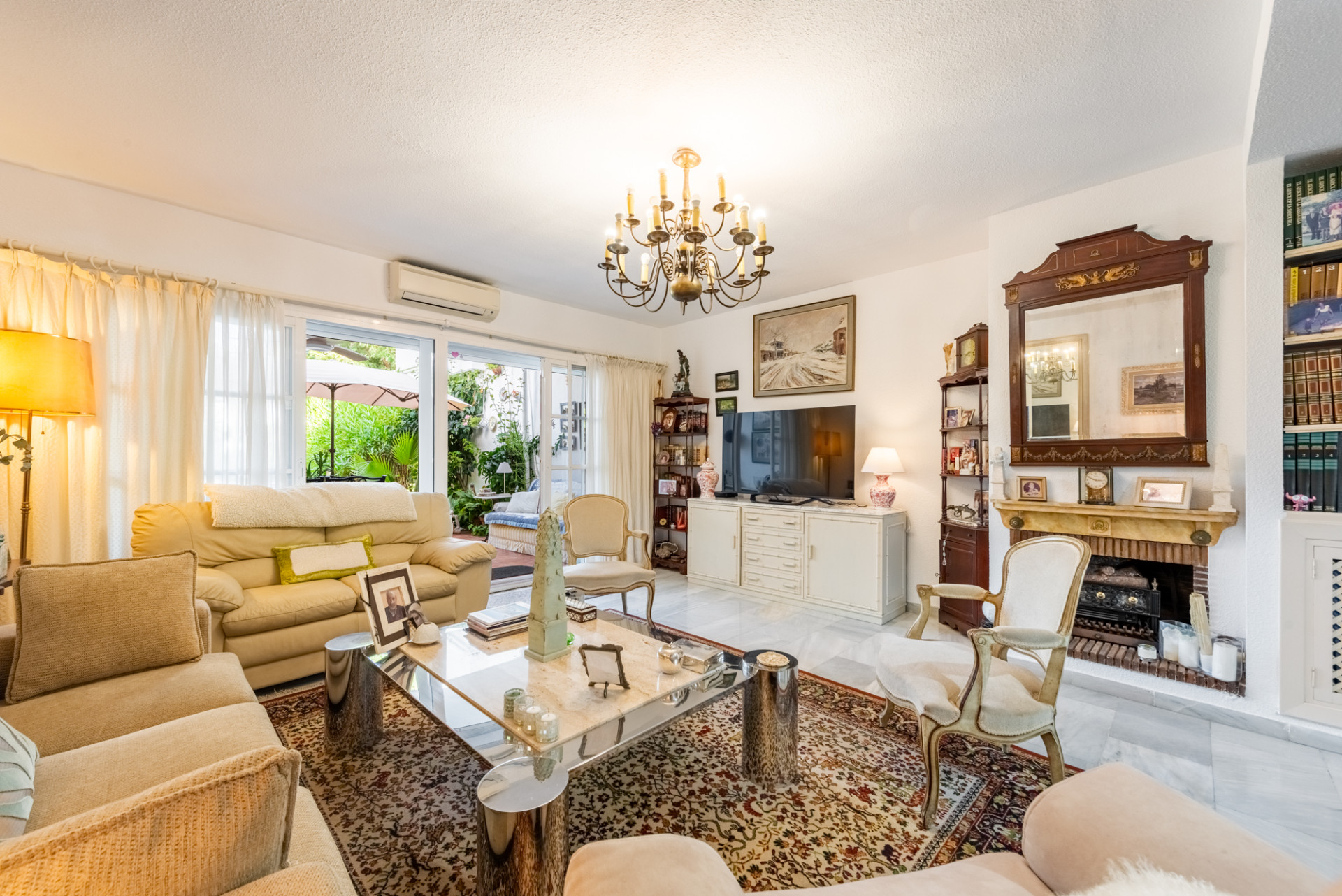 Casa Adosada de 3 Dormitorios y 2 Baños en venta en Estepona