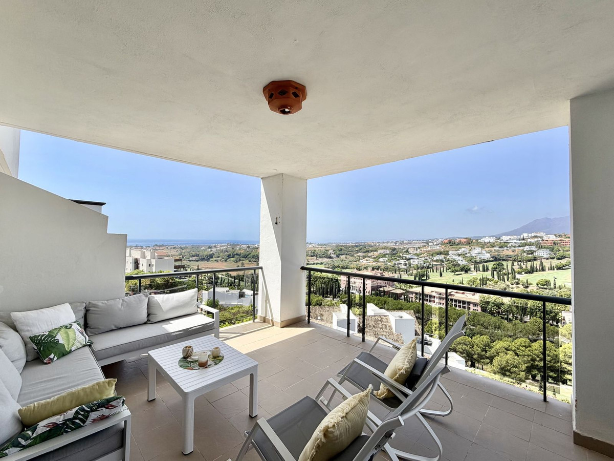 Piso de 2 Dormitorios en venta en Los Flamingos, Benahavís