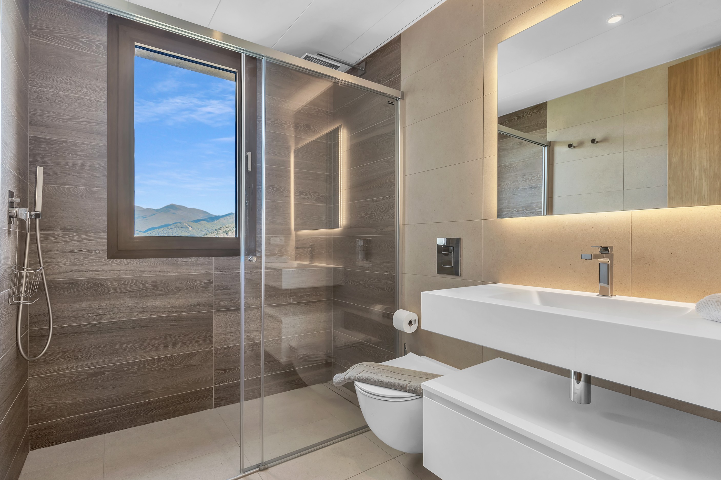 Ático de 2 Dormitorios y 3 Baños en alquiler vacacional en La Quinta, Artola