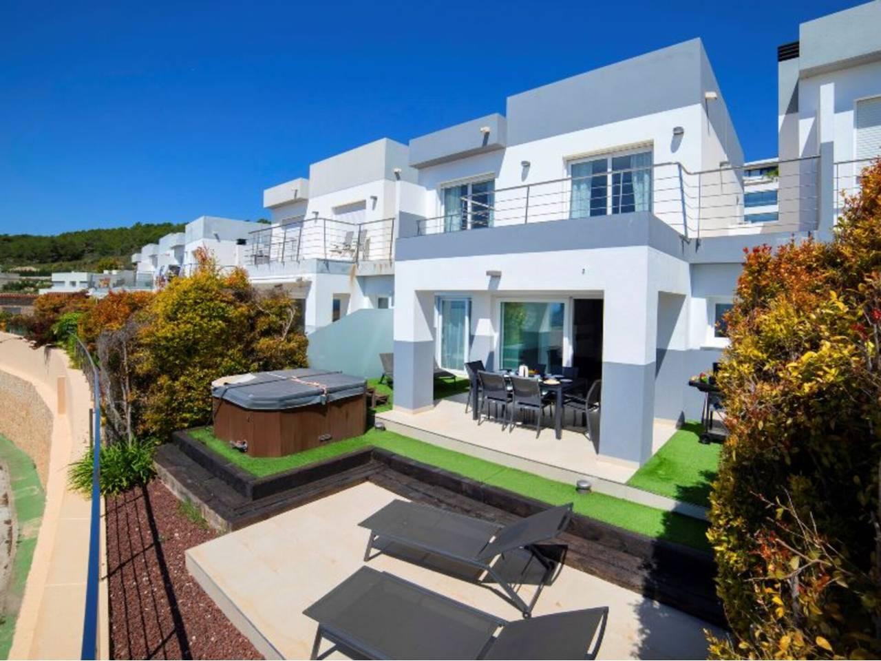 Casa Adosada de 3 Dormitorios y 3 Baños en venta en Calp