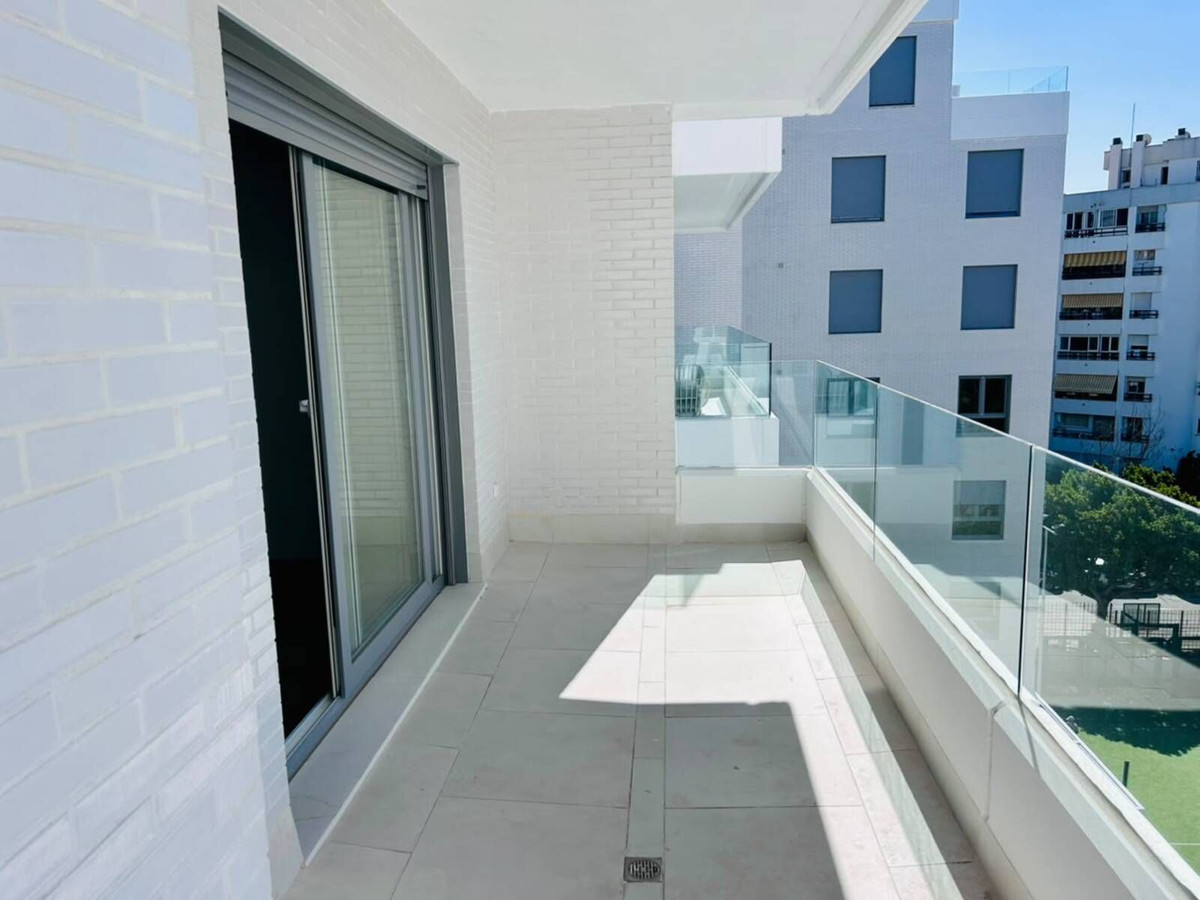 Piso de 3 Dormitorios en venta en Nueva Andalucía, Marbella