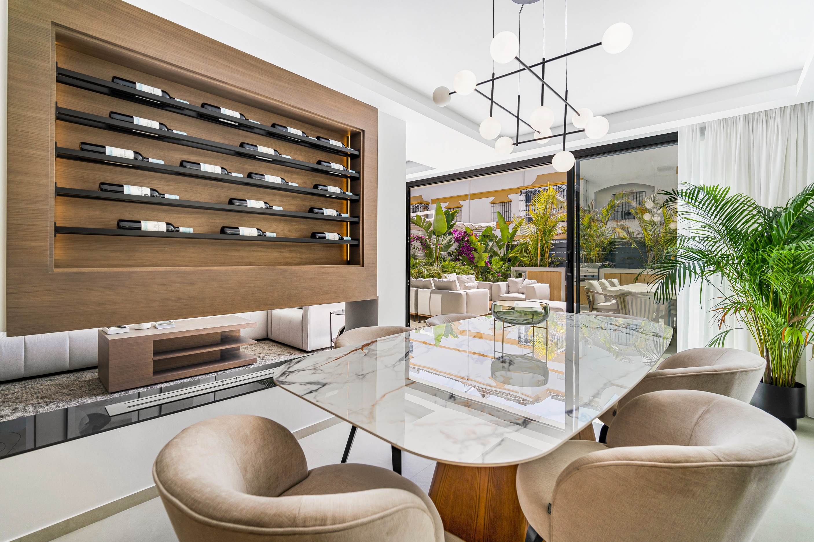 Casa Adosada de 5 Dormitorios en venta en Milla de Oro, Marbella