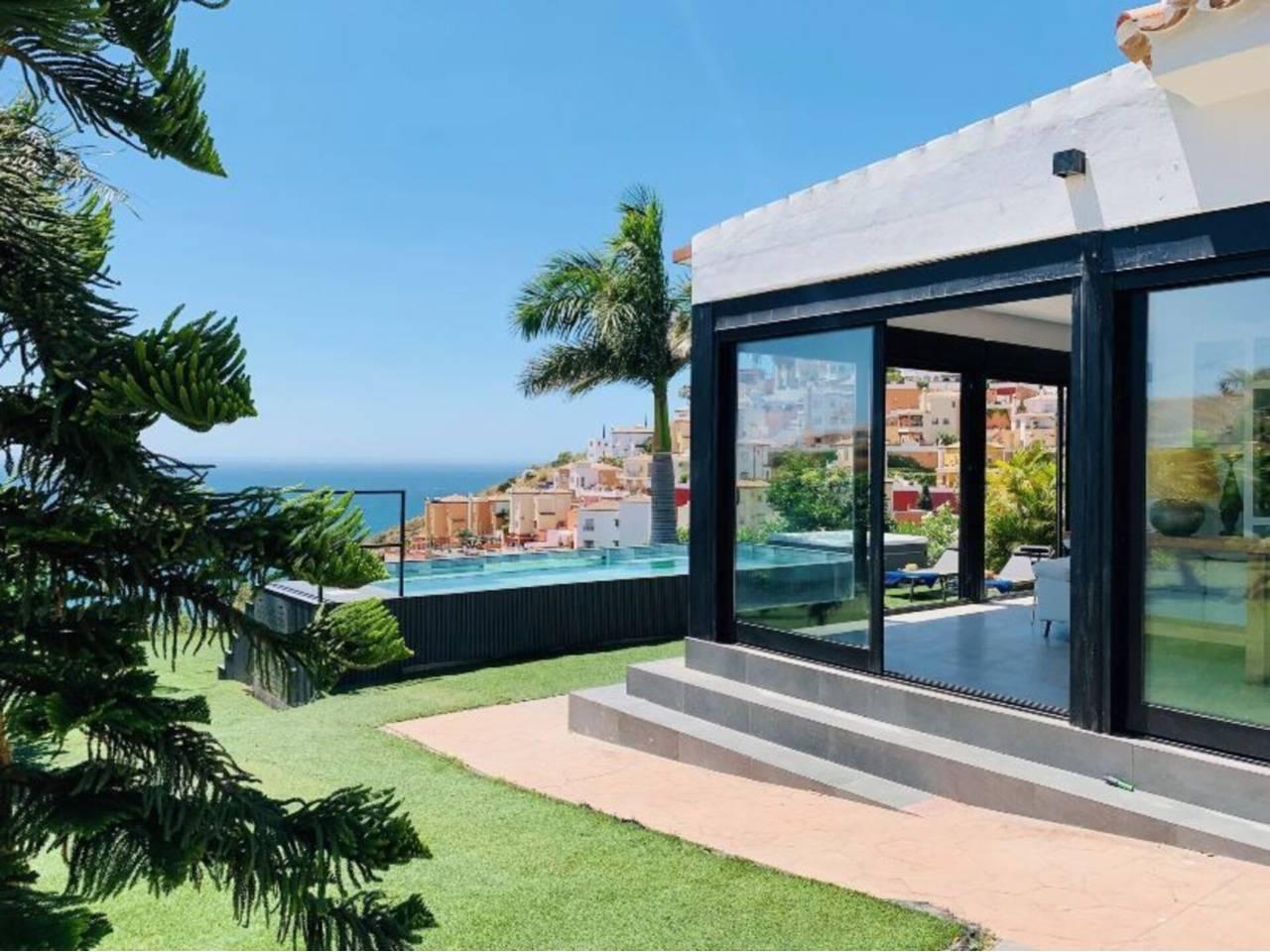 Casa Adosada de 3 Dormitorios en venta en Nerja