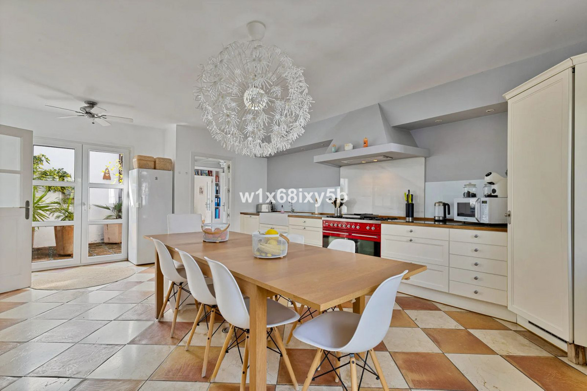 5 спални, 4 бани - Вила за продажба в San Pedro de Alcántara