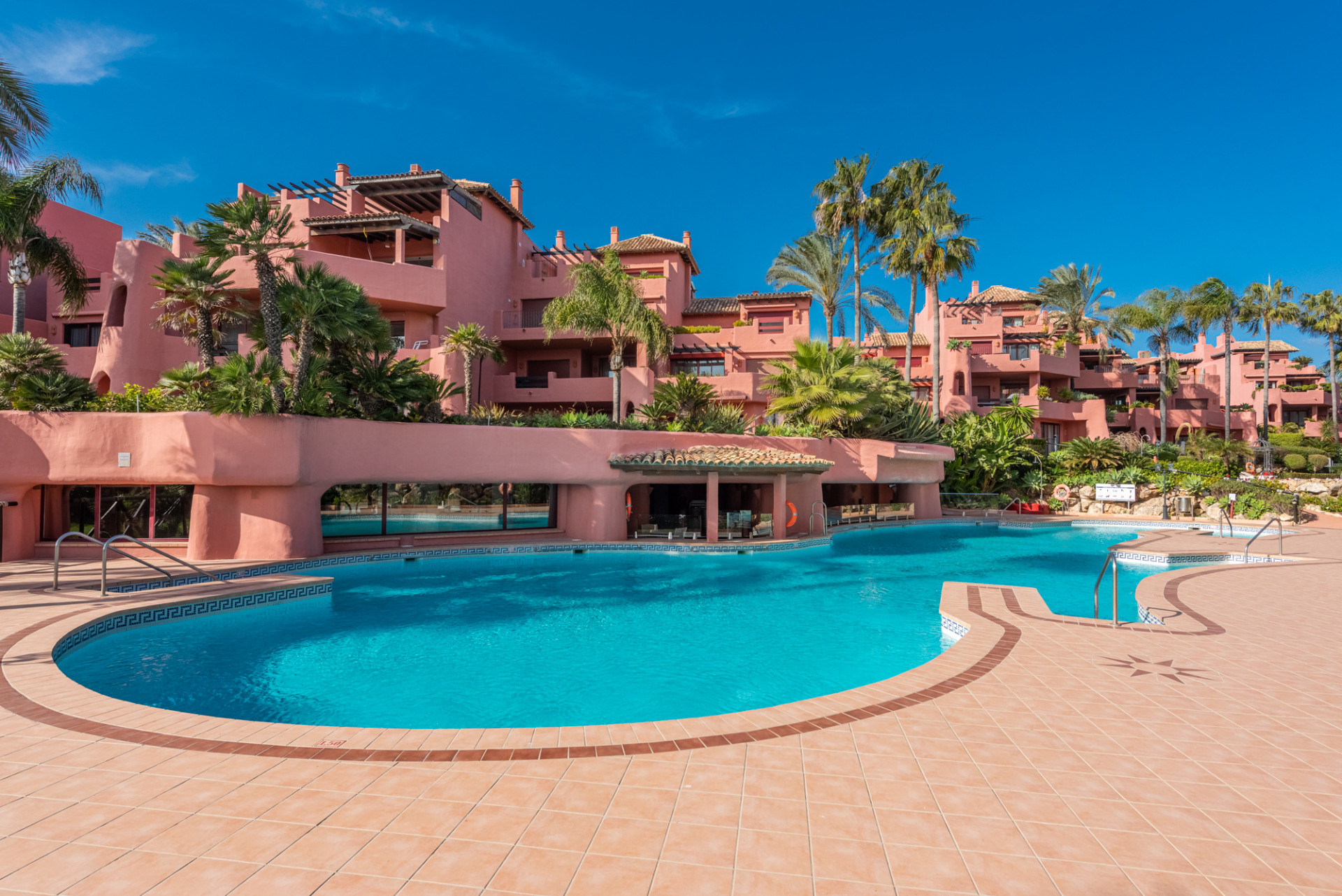 Piso de 3 Dormitorios y 2 Baños en venta en Estepona