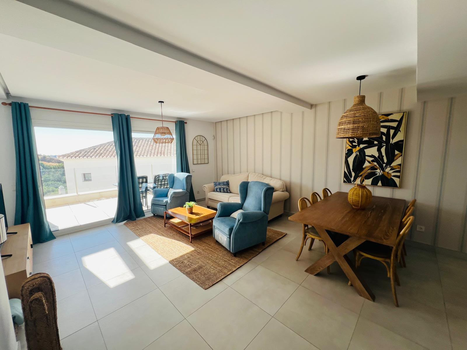 Ático de 3 Dormitorios y 3 Baños en venta en Los Monteros, Marbella