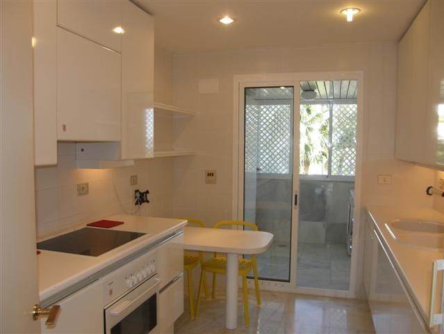 1 Bed - Apartment for Sale in Nueva Andalucia, Marbella